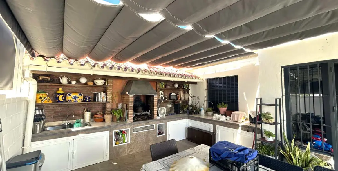 Продажа  отдельно стоящей виллы в Calahonda 9