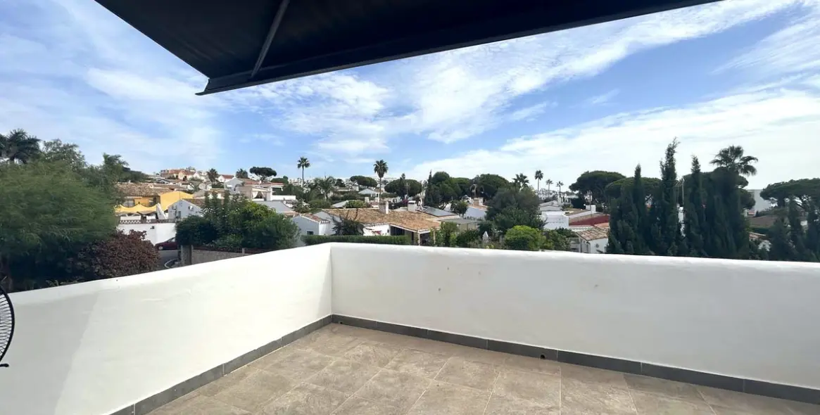 Продажа  отдельно стоящей виллы в Calahonda 19