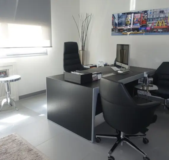 Venta de local comercial en Puerto Banús