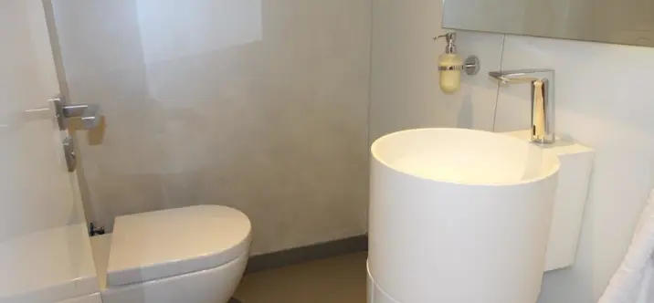 Venta de local comercial en Puerto Banús 3