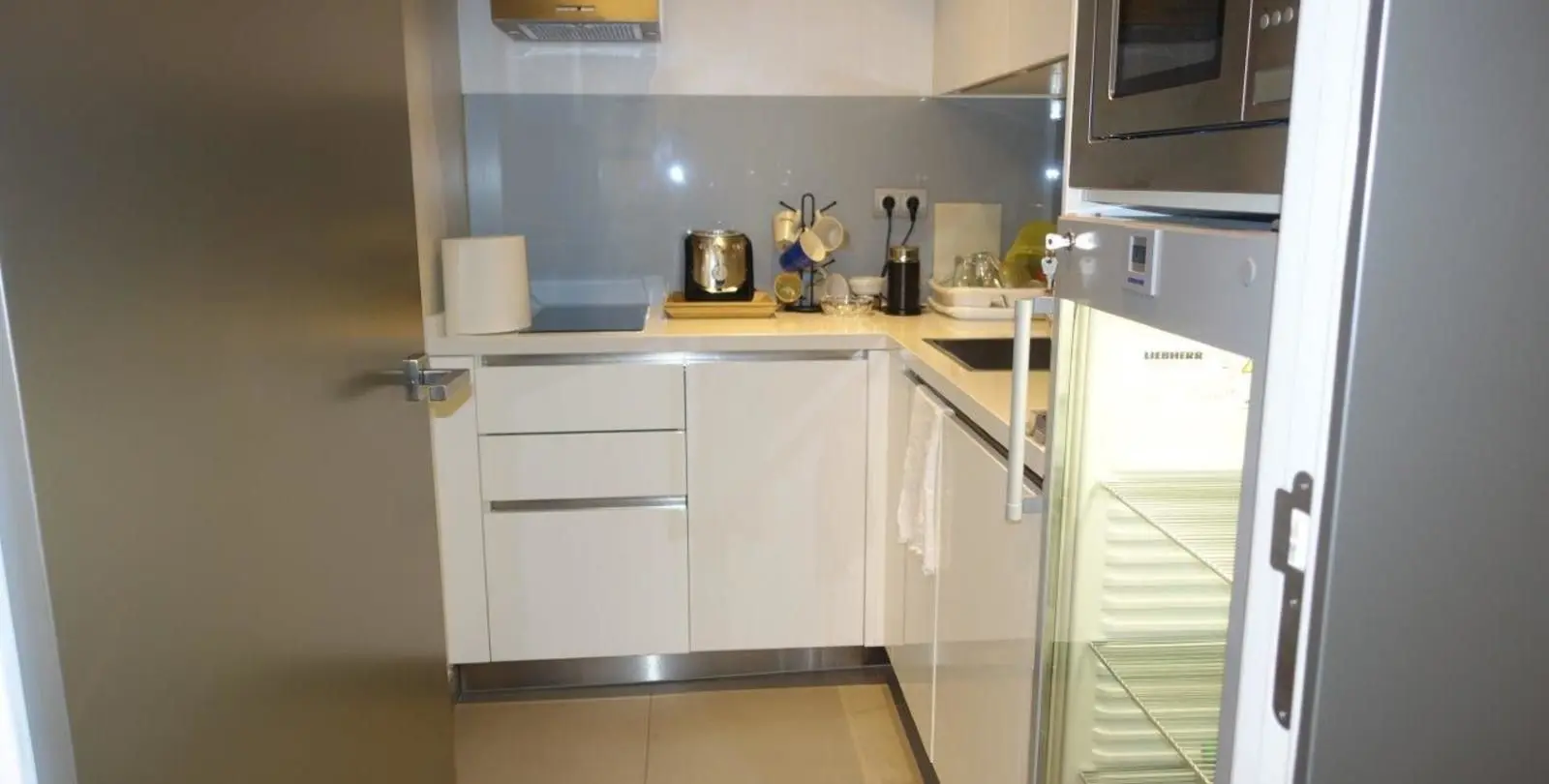 Sale of commercial premises in Puerto Banús 3