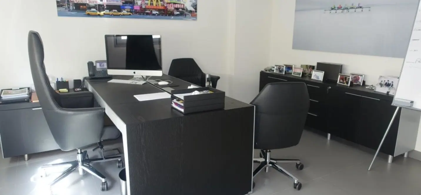 Venta de local comercial en Puerto Banús 4