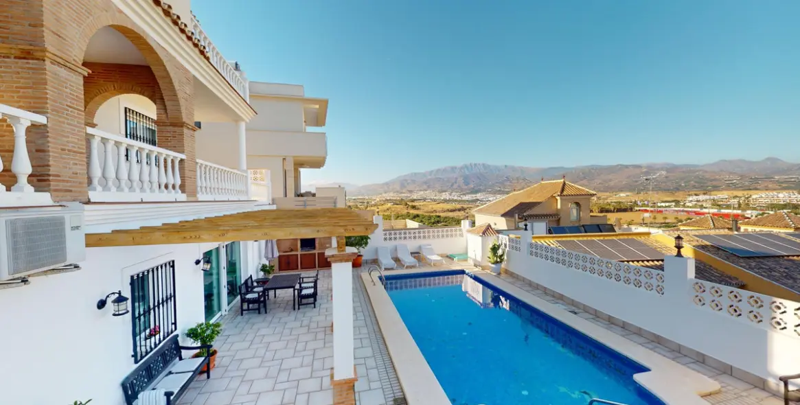 Sale of detached villa in Torre del Mar 1