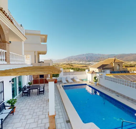 Detached villa R4883968