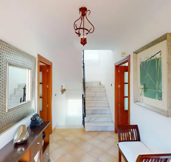 Detached villa R4883968