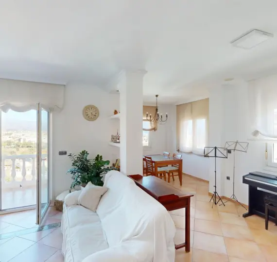 Detached villa R4883968