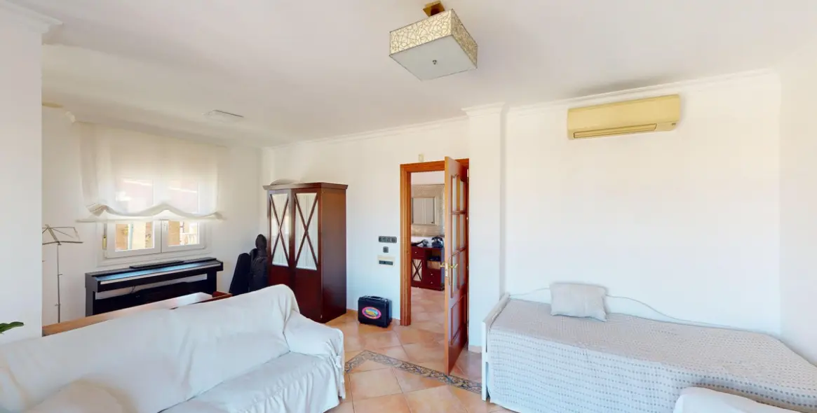 Sale of detached villa in Torre del Mar 11