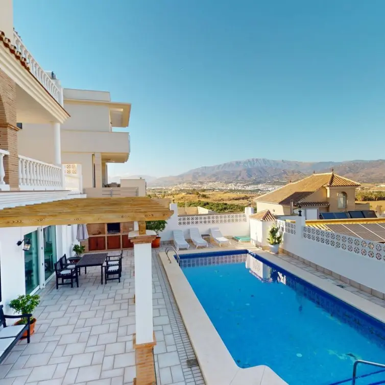 Sale of detached villa in Torre del Mar