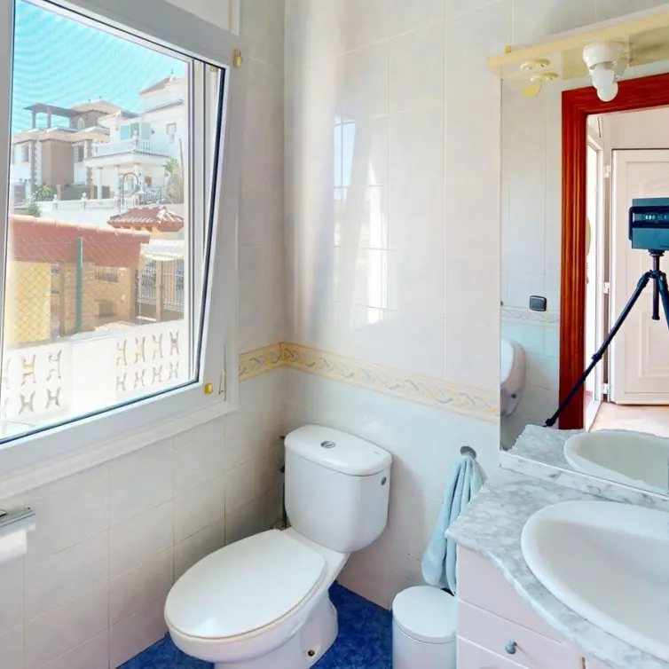 Sale of detached villa in Torre del Mar