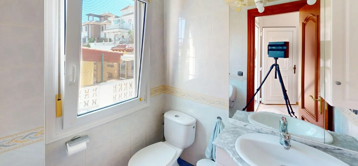 Sale of detached villa in Torre del Mar 3