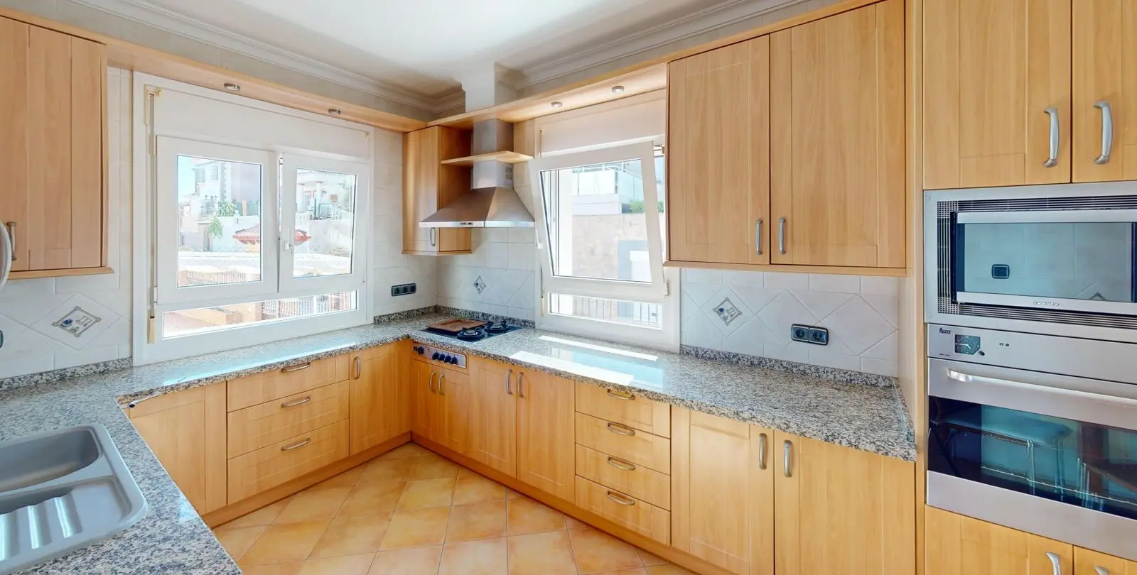 Продажа  отдельно стоящей виллы в Torre del Mar 13