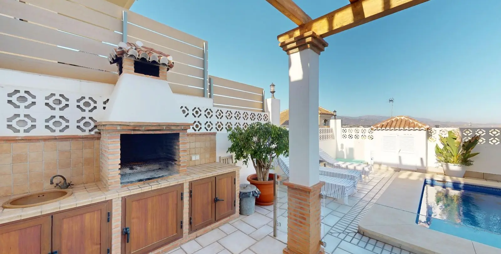 Продажа  отдельно стоящей виллы в Torre del Mar 42