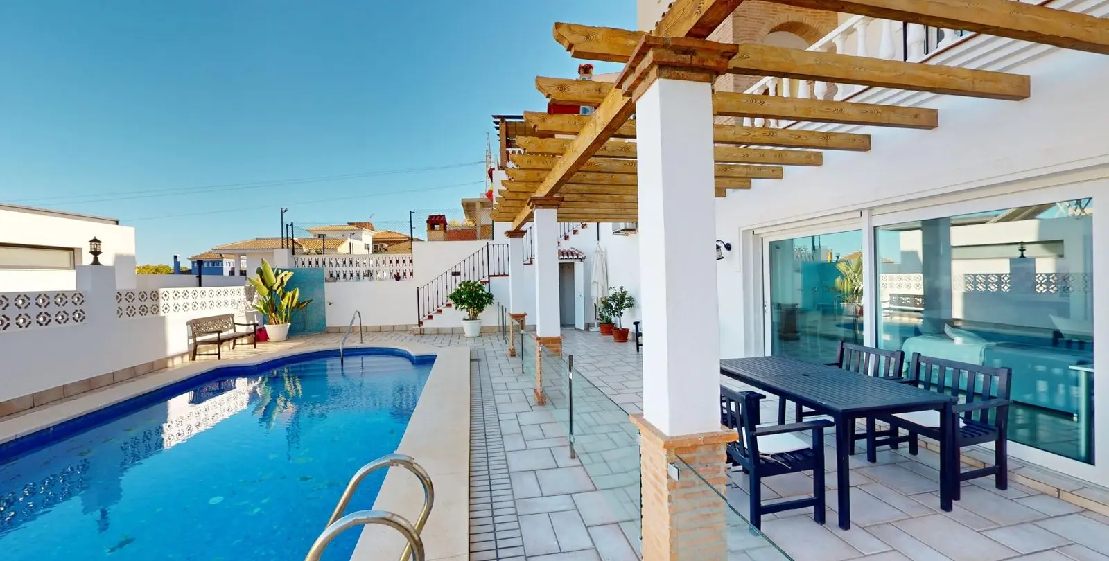 Продажа  отдельно стоящей виллы в Torre del Mar 43