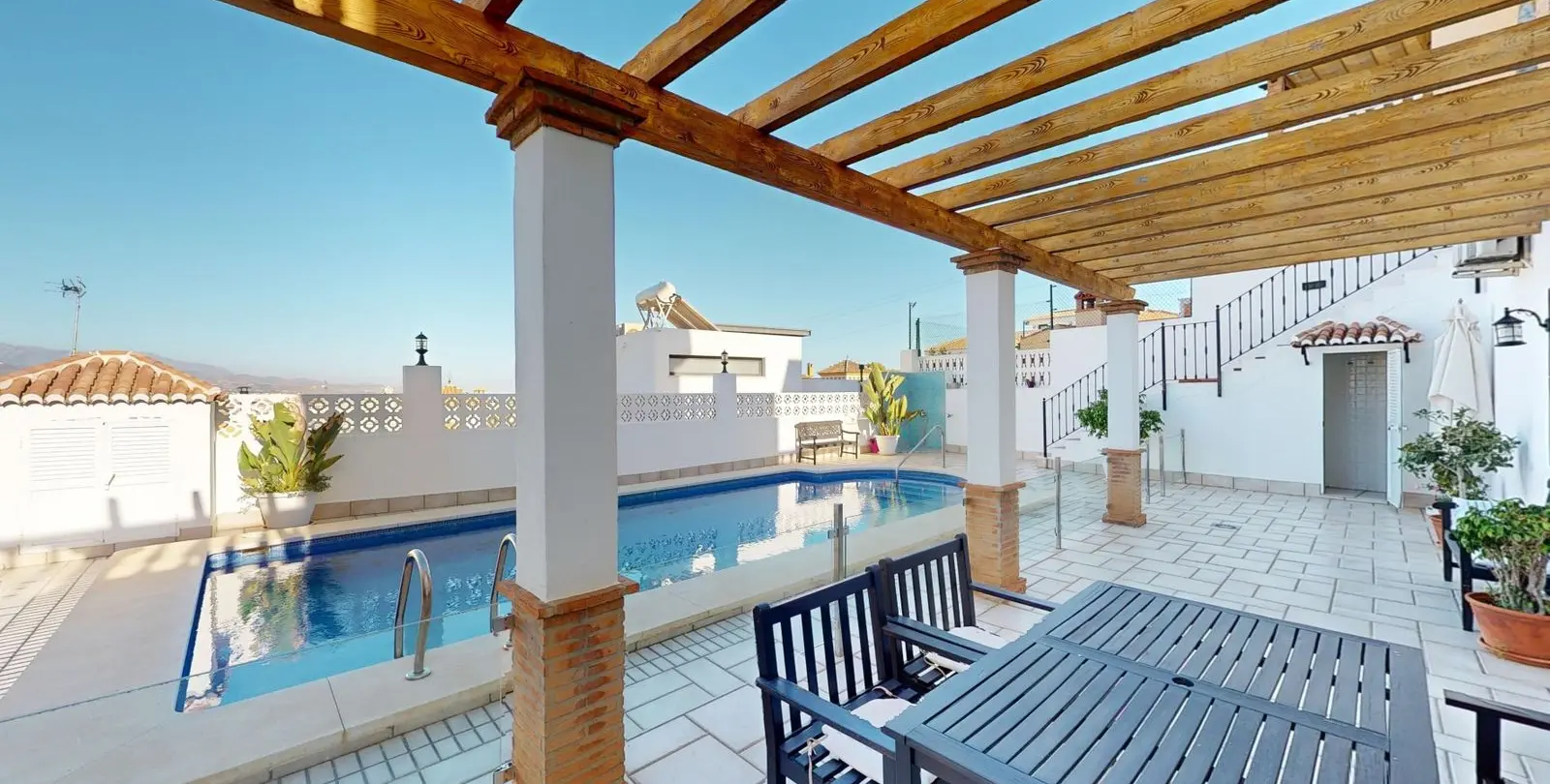 Продажа  отдельно стоящей виллы в Torre del Mar 44