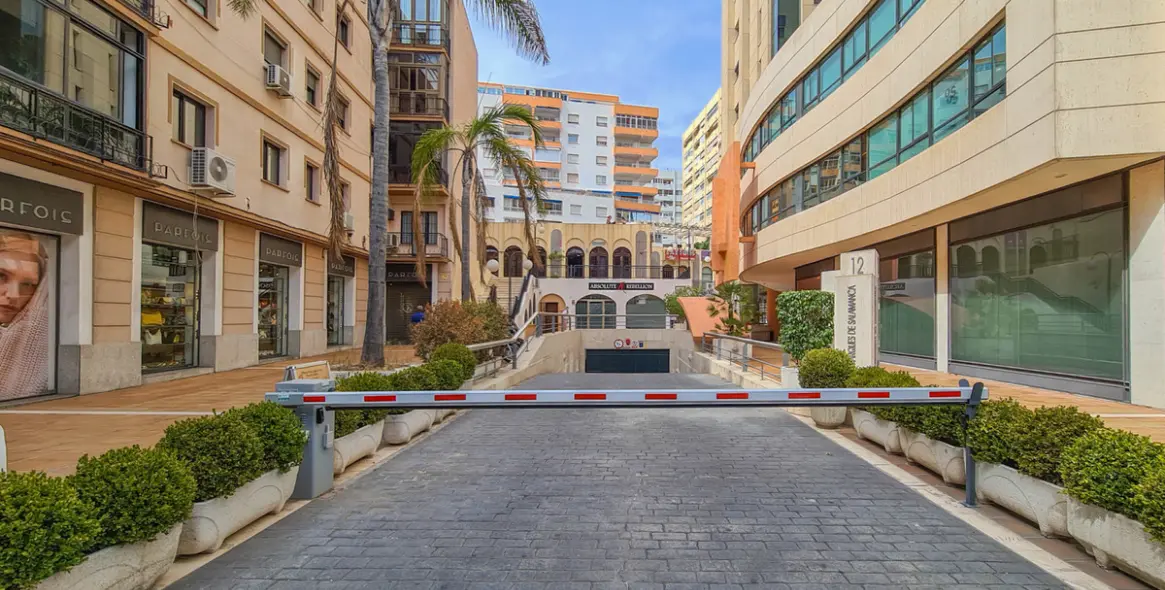 Sale of commercial premises in Marbella 1