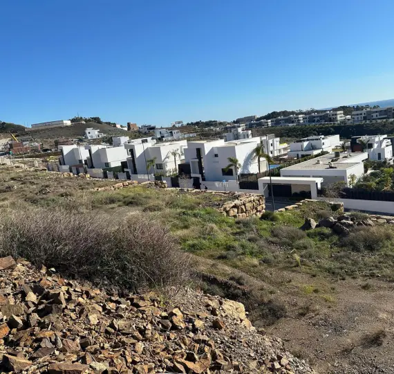 Sale of residential plot in Limonar