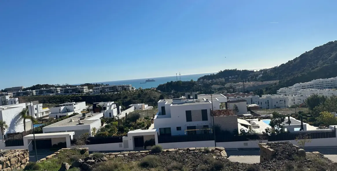 Sale of residential plot in Limonar 3