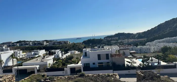 Sale of residential plot in Limonar 2