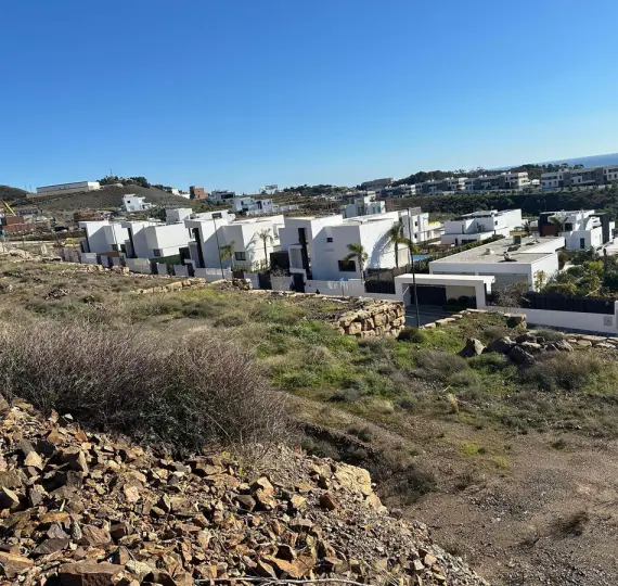 Sale of residential plot in Limonar