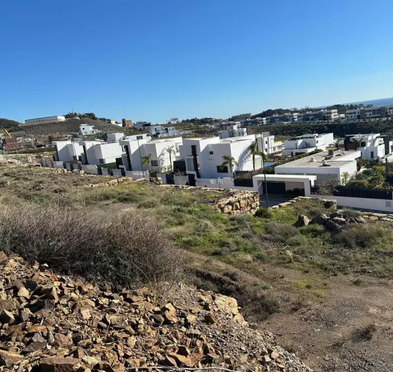 Sale of residential plot in Limonar