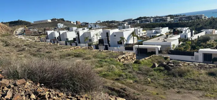 Sale of residential plot in Limonar 4