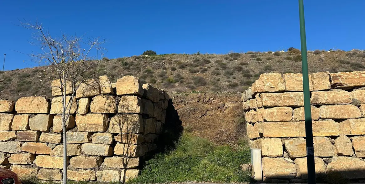 Sale of residential plot in Limonar 8