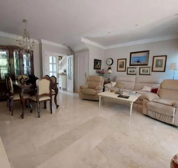 Venta de casa pareada en Marbella