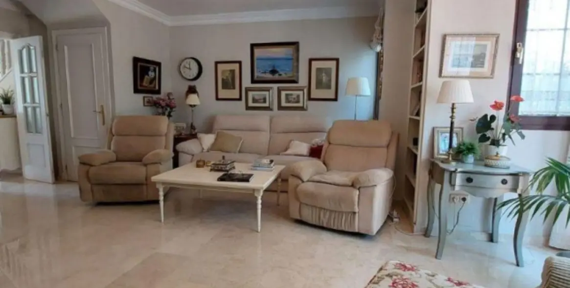 Продажа дома на две семьи в Marbella 5
