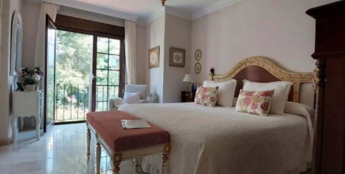 Продажа дома на две семьи в Marbella 6