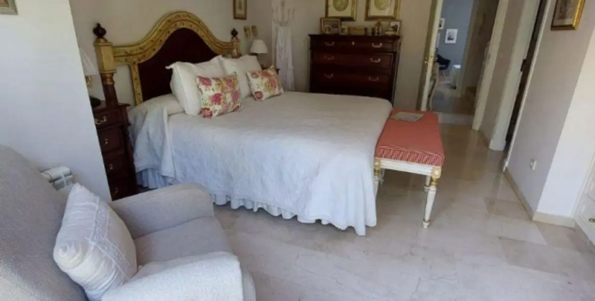 Продажа дома на две семьи в Marbella 9