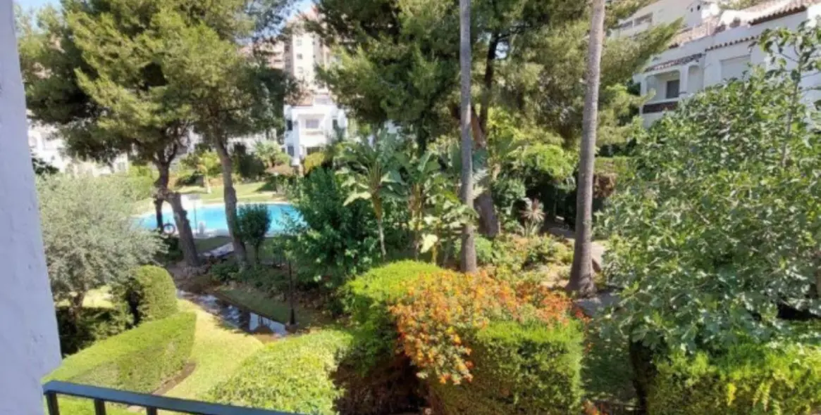 Продажа дома на две семьи в Marbella 10