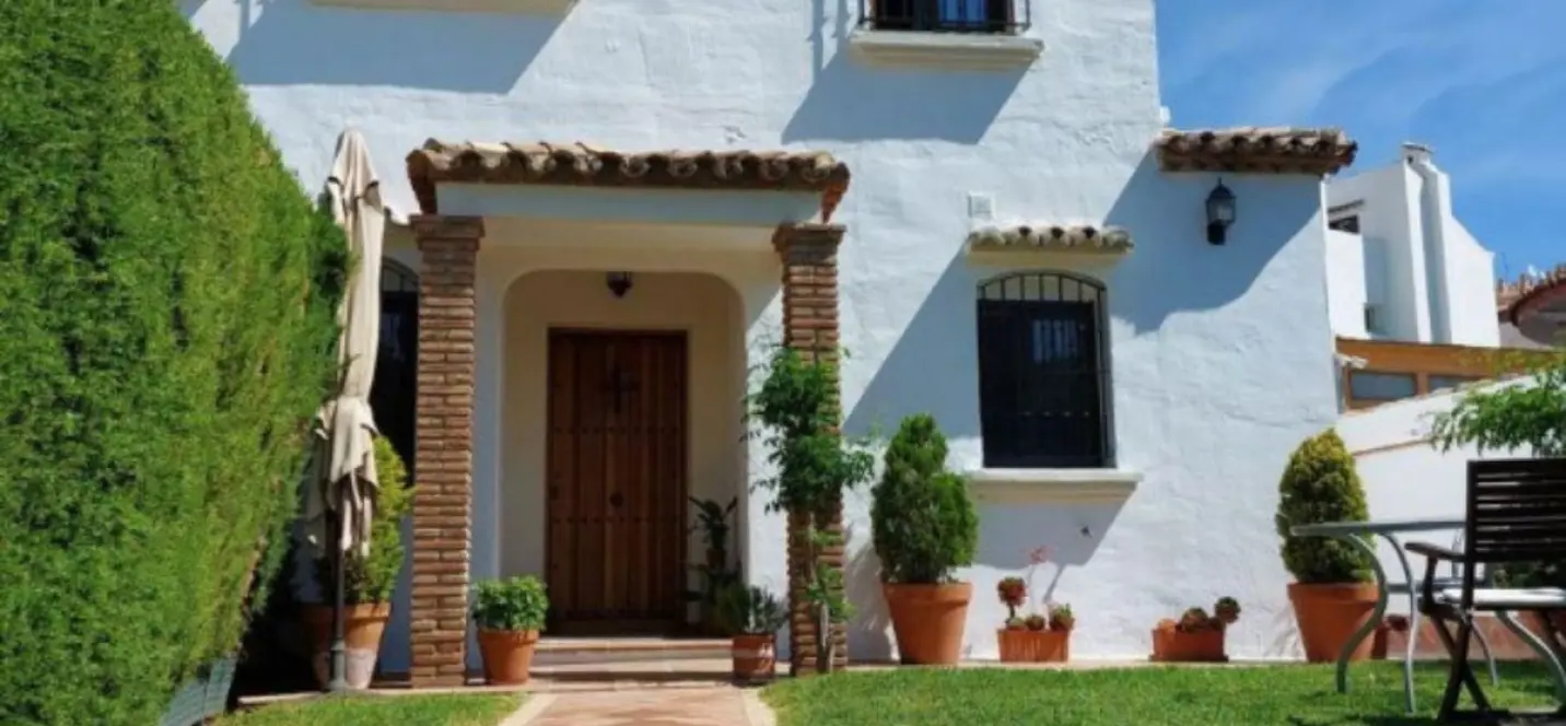 Продажа дома на две семьи в Marbella 0