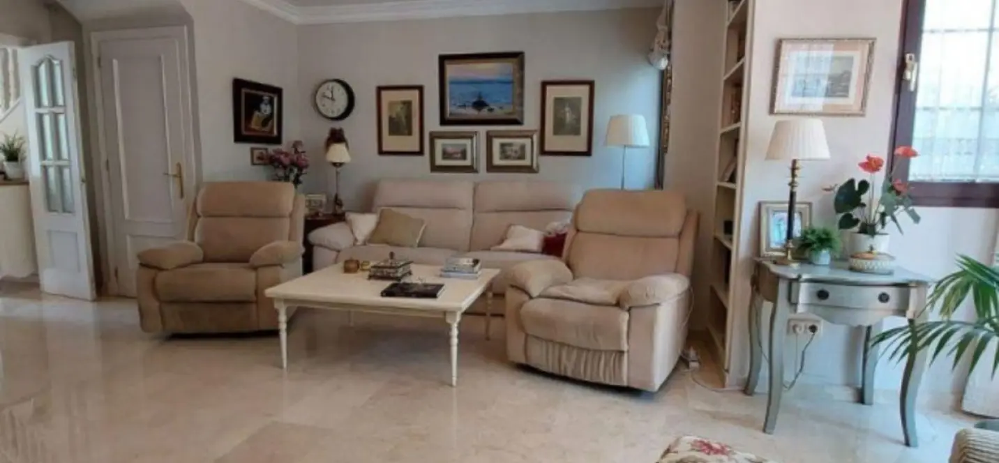 Продажа дома на две семьи в Marbella 4
