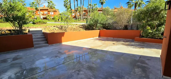 Продажа дома на две семьи в Atalaya 0