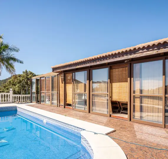 Venta de finca - cortijo en Estepona