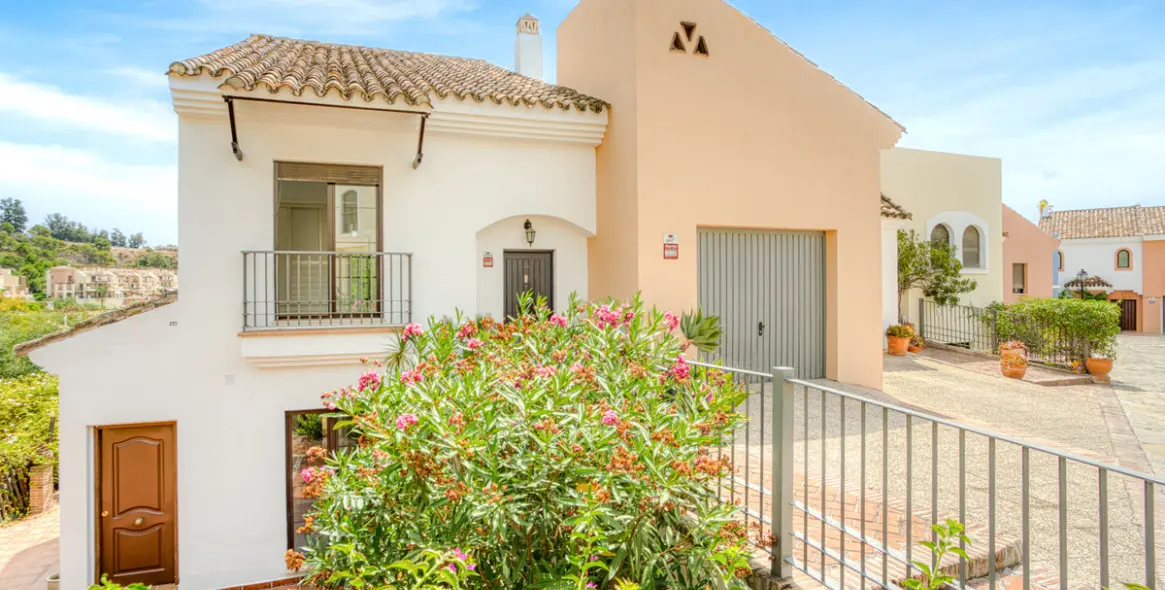 Sale of townhouse in Los Arqueros 3
