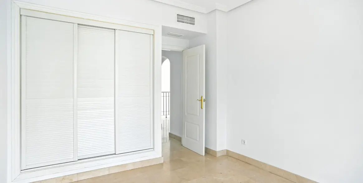 Sale of townhouse in Los Arqueros 16