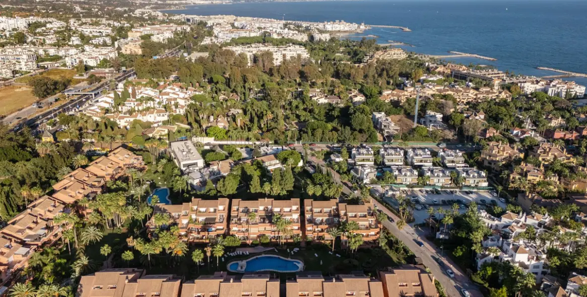 Продажа апартаментов на среднем этаже в Marbella (район Puerto Banús) 1
