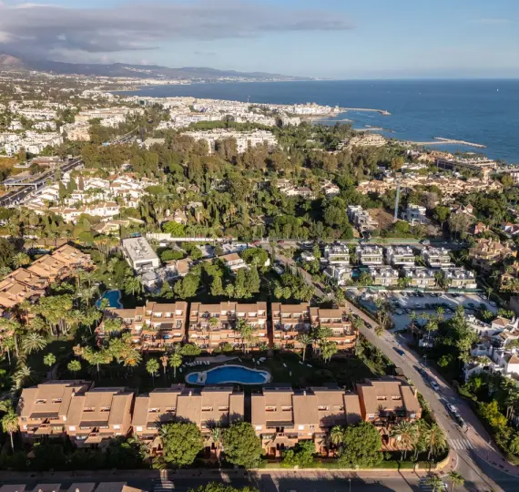 Апартаменты на среднем этаже R5227303