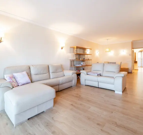 Апартаменты на среднем этаже R5227303