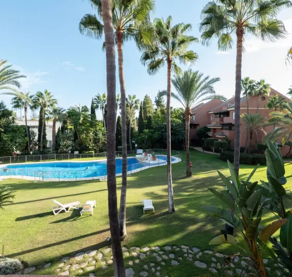 Апартаменты на среднем этаже R5227303