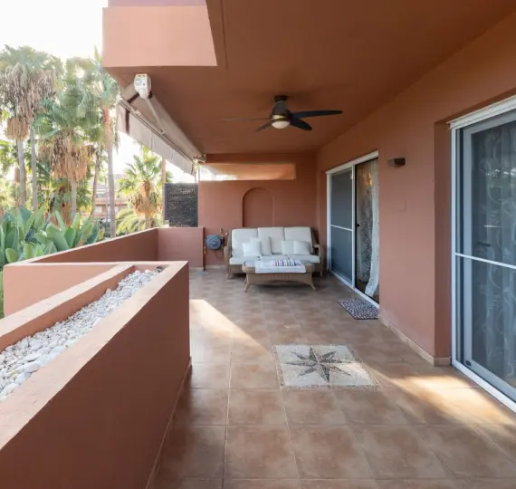 Апартаменты на среднем этаже R5227303