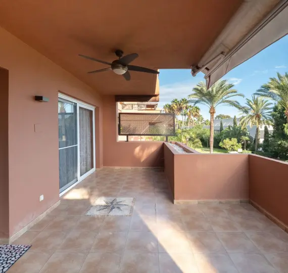 Апартаменты на среднем этаже R5227303