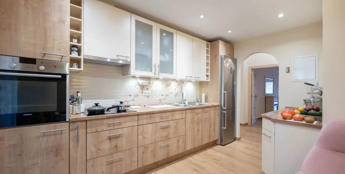 Sale of middle floor apartment in Puerto Banús 11