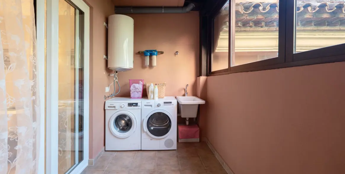 Sale of middle floor apartment in Puerto Banús 18