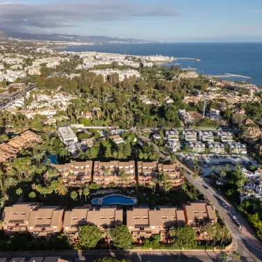 Venta de apartamento en planta media en Puerto Banús