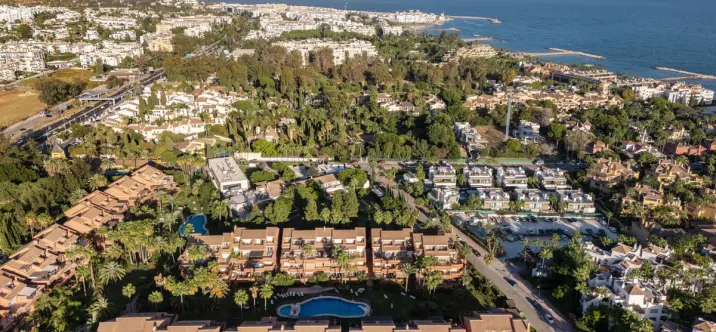 Venta de apartamento en planta media en Puerto Banús 0
