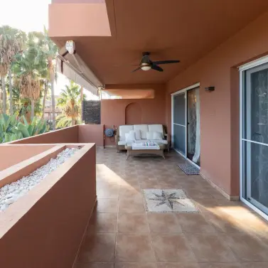 Venta de apartamento en planta media en Puerto Banús