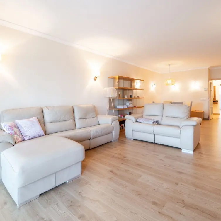 Venta de apartamento en planta media en Puerto Banús