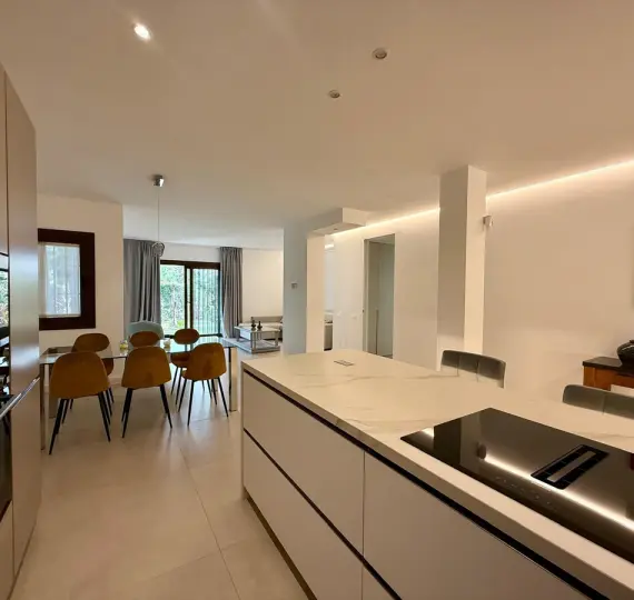 Долгосрочная аренда апартаментов на первом этаже в Nueva Andalucía